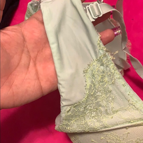SOLD🚨VS bombshell push up bra - Picture 3 of 4